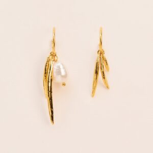 Wouters&Hendrix – asymetrische hoops met blaadjes en zoetwaterparel