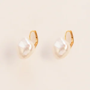 Wouters&Hendrix – oorbellen leverback met grote zoetwaterparels