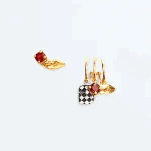 Wouters&Hendrix – trompe l’oeil oorringen met lip, mozaïek en granaat