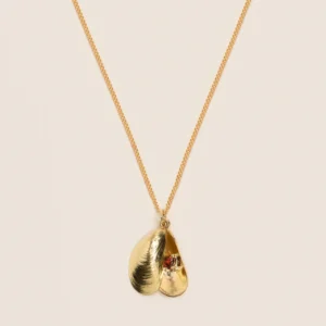 Wouters&Hendrix – 18K gouden ketting met mossel en hartje granaat