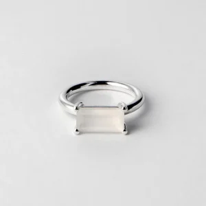 Lore Van Keer - credo ring met witte maansteen zilver