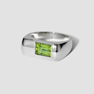 Lore Van Keer - verto sculpturale ring met peridootsteen zilver